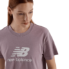 New Balance Sport Essentials Jersey Logo - Camiseta Dama - Imagen 4