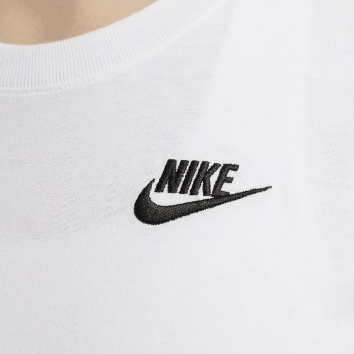 Nike Club Essentials- Camiseta Dama - Imagen 2