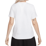 Nike Club Essentials- Camiseta Dama - Imagen 3