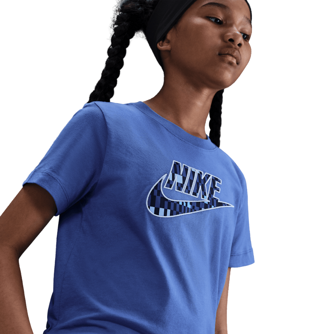 HV5197411 (2) Nike K Nsw Tee Club Futura Bts - Camiseta Niños - Imagen 1